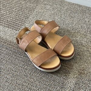 Nisolo Flatform Sandal, size 6.5